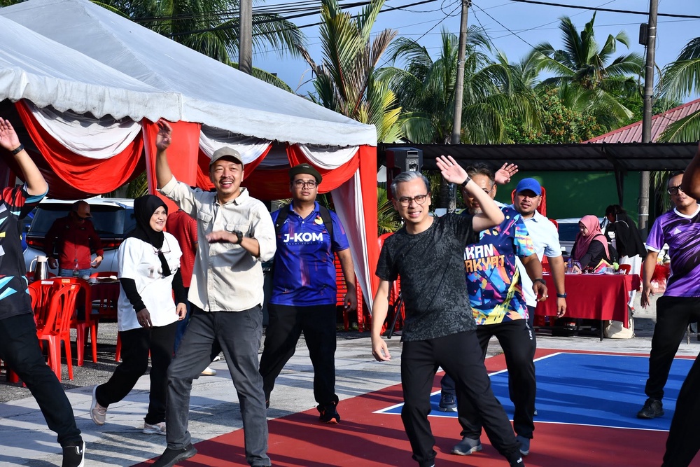 Image from: Fahmi Fadzil tegur Ketua Pengarah J-Kom, usah buka ruang maklumat dimanipulasi