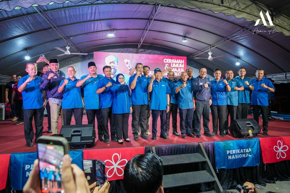 Image from: ‘Mandi malam Jumaat tiga kali, saya bayar.. Mana nak cari Menteri Besar macam ini?’ – Azmin