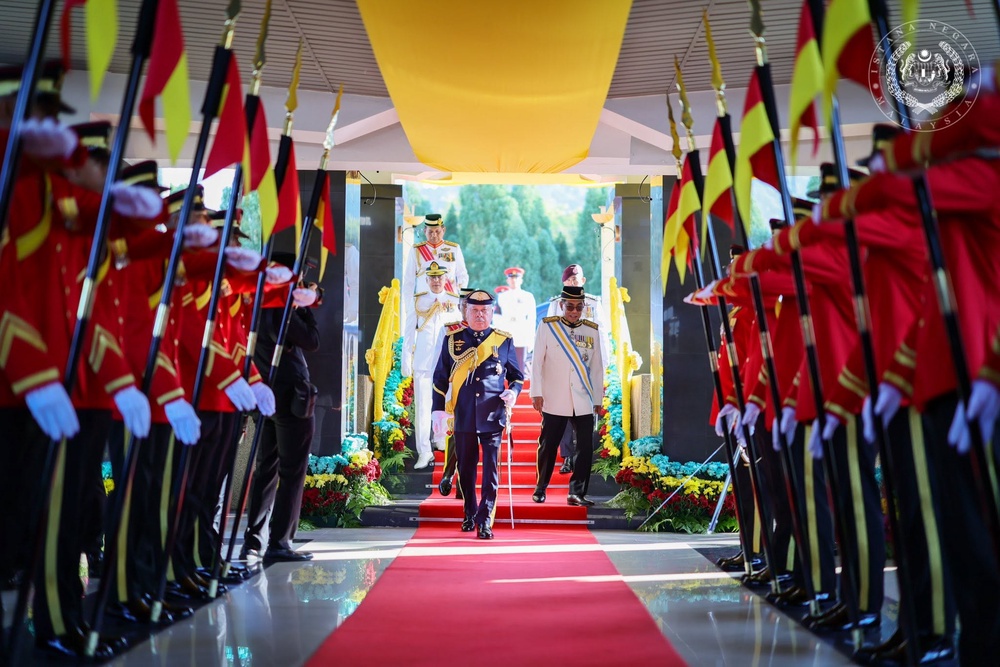 Image from: “Jangan sesekali makan rasuah, malas bekerja…”- Agong ingatkan warga ATM, utamakan negara
