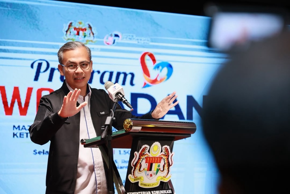 Image from: Fahmi Fadzil tegur Ketua Pengarah J-Kom, usah buka ruang maklumat dimanipulasi