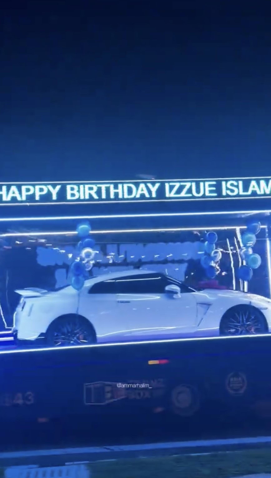 Image from: “Happy birthday…” – Izzue Islam terima kejutan! Isteri hadiahkan Nissan GT-R R35