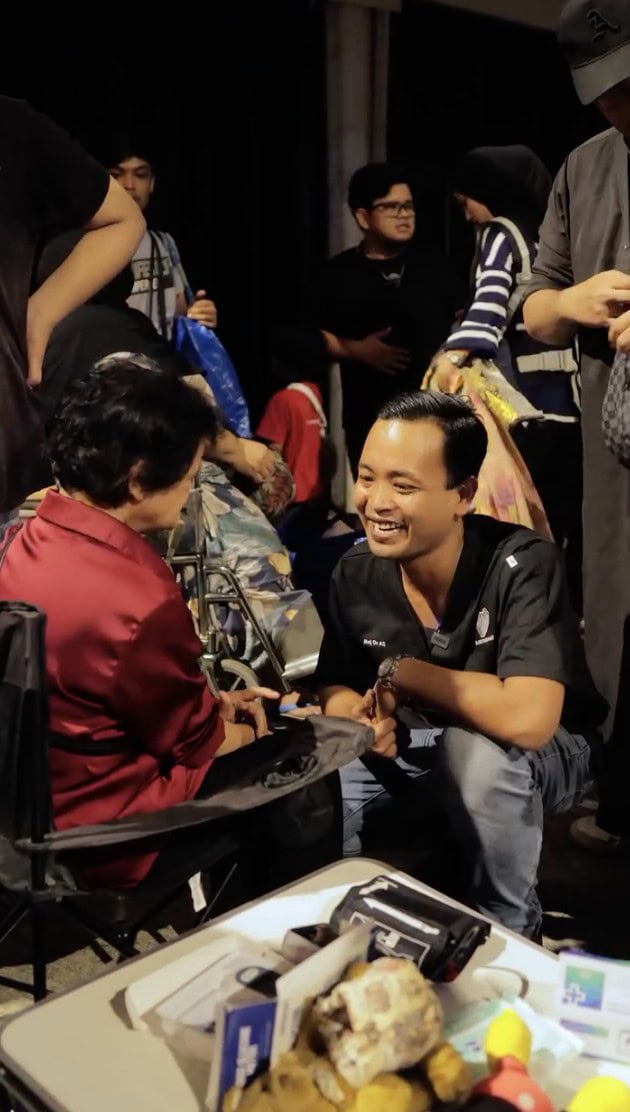 Image from: RM1 pun mereka tak mampu.. sebab itu doktor ini turun sendiri ke jalanan bantu gelandangan