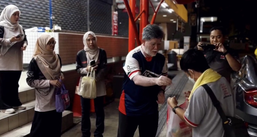 Image from: Propa! Pengasas FFG dedah gelandangan ‘dihilangkan’ ketika Sukan SEA 2017 – “Lepas penutup, bersepah semula!”