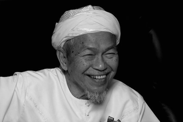 Image from: Dakwa ditampar senator, cucu Nik Aziz lapor polis