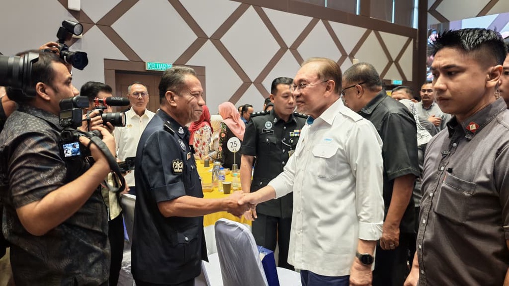 Image from: Bukan usaha seorang diri! PM Anwar puji penjawat awam, rahsia Malaysia lonjak penarafan daya saing dunia