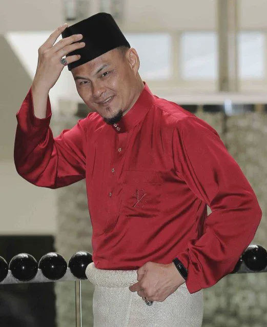 Image from: Adam Corrie fokus bekalan akhirat, bantu lebih 30 individu peluk Islam -“Anggap sebagai tanggungjawab..”