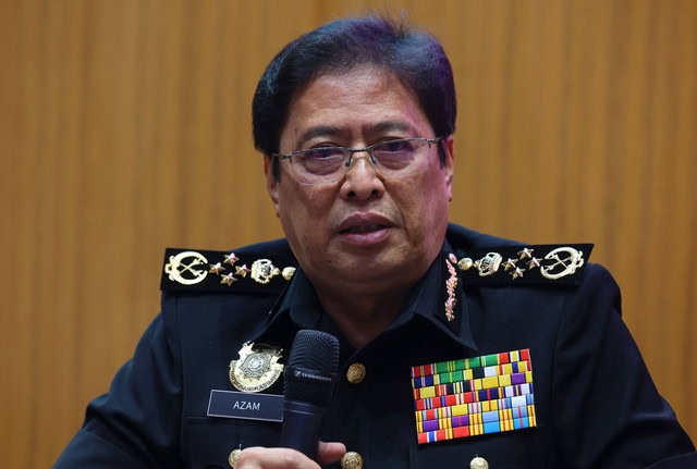 Image from: Azam Baki tampil di Bukit Aman, 2 jam beri keterangan -“Saya tak pernah bertemu dengan Tei”