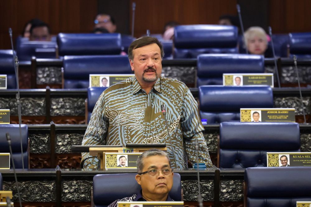 Image from: Amir Hamzah dedah 95% rakyat Malaysia guna diesel kurang 300 liter sebulan