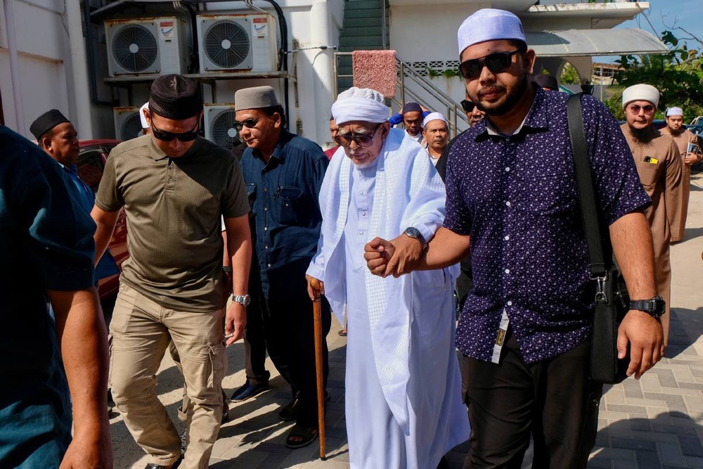Image from: Abdul Hadi enggan ulas isu PAS, BERSATU – “Tunggu minggu depan saya beri kenyataan”