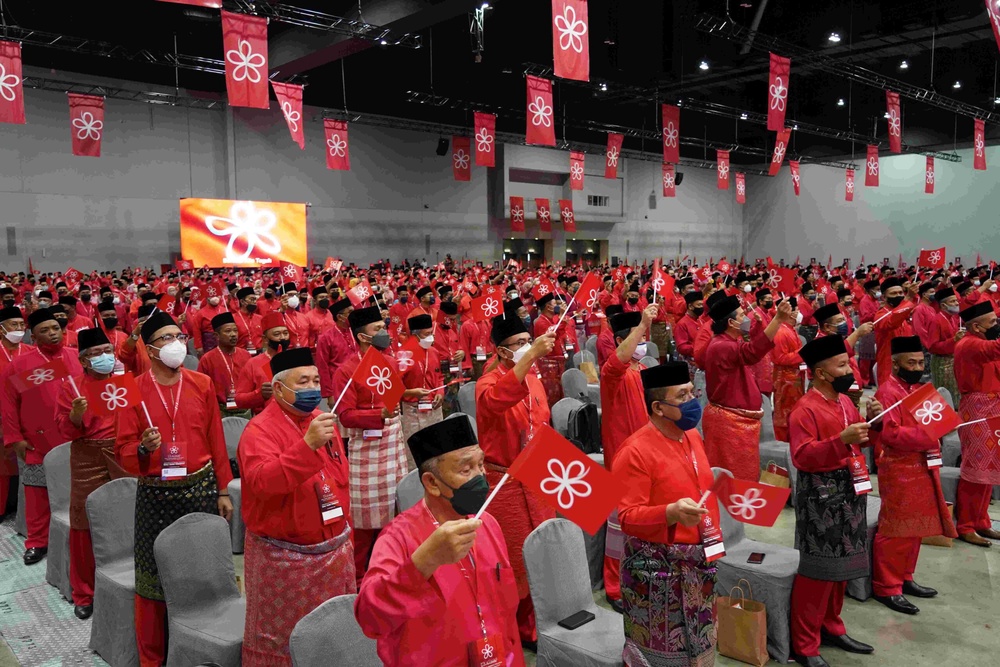 Image from: Akaun BERSATU disita, Faizal Azumu dakwa parti sukar bergerak – “Ada sampai sumbang RM5”