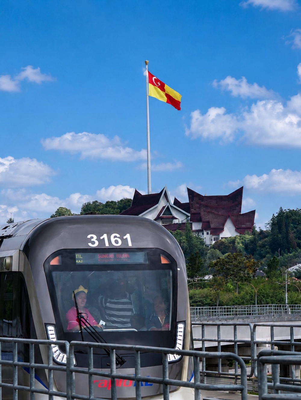 Image from: Sultan Selangor puji Najib mulakan LRT3, DAP ditegur tak faham projek