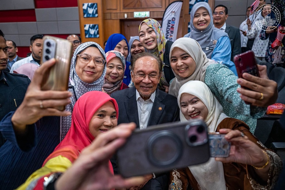 Image from: Kezaliman bermula di situ! Jangan lindungi kes buli demi jaga imej, prestasi sekolah- PM Anwar