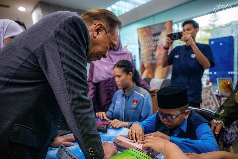 Image from: Kezaliman bermula di situ! Jangan lindungi kes buli demi jaga imej, prestasi sekolah- PM Anwar