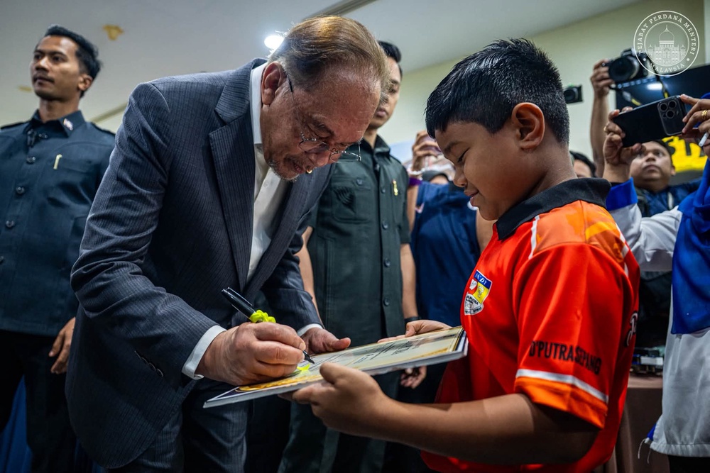 Image from: Kezaliman bermula di situ! Jangan lindungi kes buli demi jaga imej, prestasi sekolah- PM Anwar