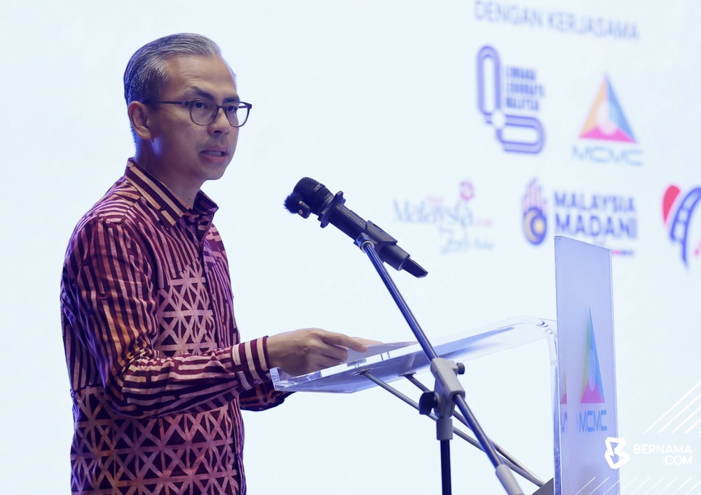 Image from: Anjakan besar? Fahmi Fadzil dedah hasrat Starlink uji Internet satelit terus ke telefon di Malaysia