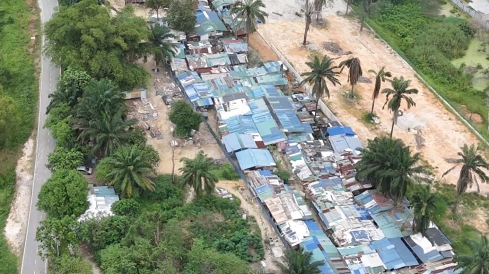 Image from: Mahu tindakan segera, MB Selangor arah roboh kampung haram warga asing di Setia Alam