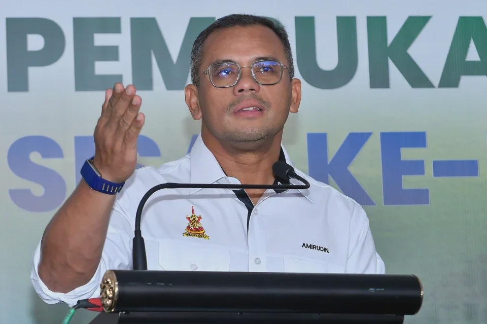 Image from: Mahu tindakan segera, MB Selangor arah roboh kampung haram warga asing di Setia Alam