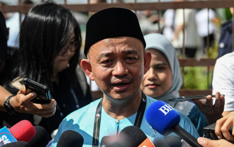 Image from: Maszlee janji PH hormat maruah pengundi Johor, tak mahu rakyat beratur terima bantuan