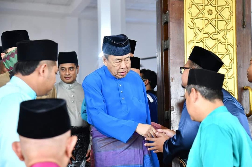 Image from: Sultan Selangor tak perkenan solat Jumaat di surau pusat beli-belah – MAIS