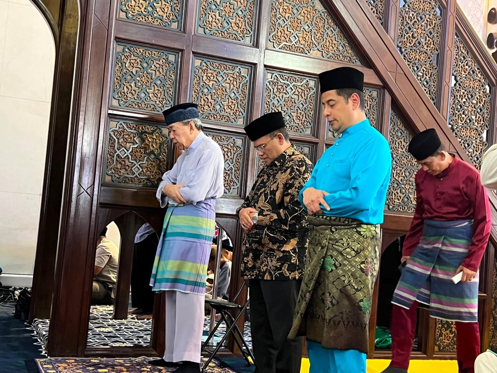 Image from: Sultan Selangor tak perkenan solat Jumaat di surau pusat beli-belah – MAIS