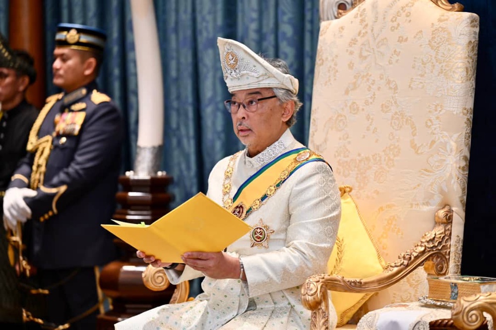 Image from: Isu solat Jumaat di ‘mall’: Sultan Pahang perkenan penegasan syarat ikut Mazhab Syafie