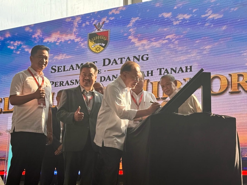Image from: Keluar kerajaan Melaka? PM Anwar minta DAP tangguh keputusan -“Kalau boleh runding dulu…”