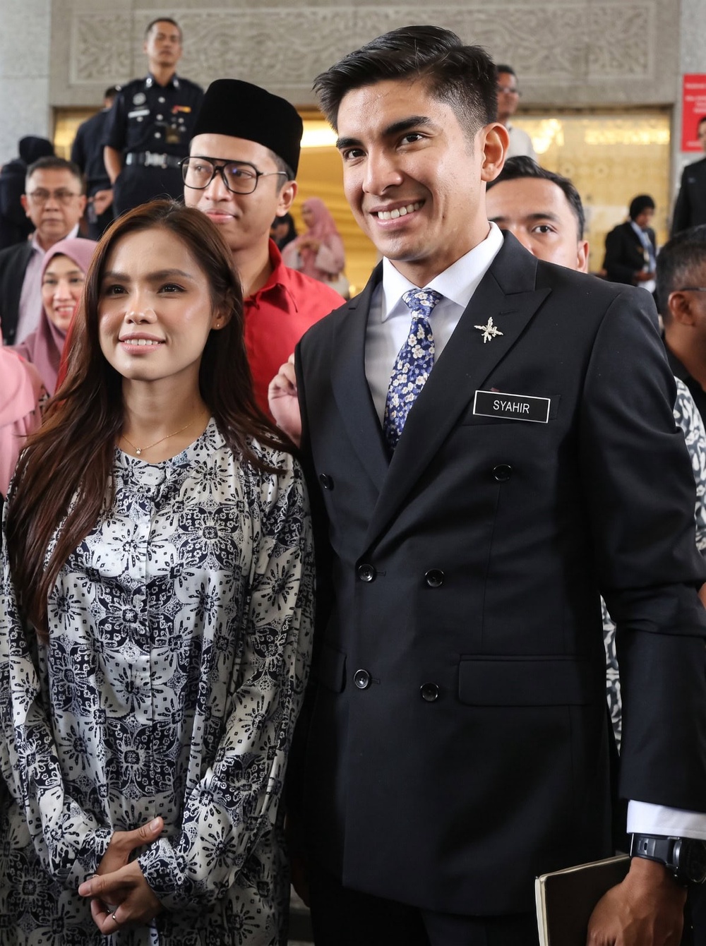 Image from: Bella Astillah terharu Syed Saddiq pakai tali leher pemberiannya setiap kali ke mahkamah