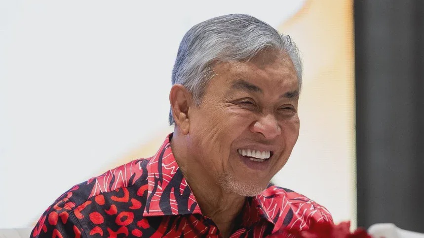 Image from: Zahid balas pantun PM Anwar, seloroh hubungan masih baik -“Cuma belum cium…”
