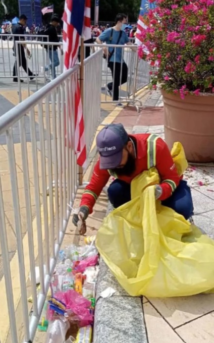 Image from: Jangan tinggal sampah merata-rata! Cinta kepada negara bukan sekadar kibar Jalur Gemilang – Kor Ming