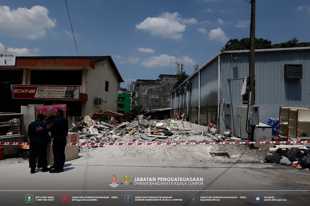 Image from: Degil ingkar notis, dua kedai kendalian warga asing diroboh DBKL
