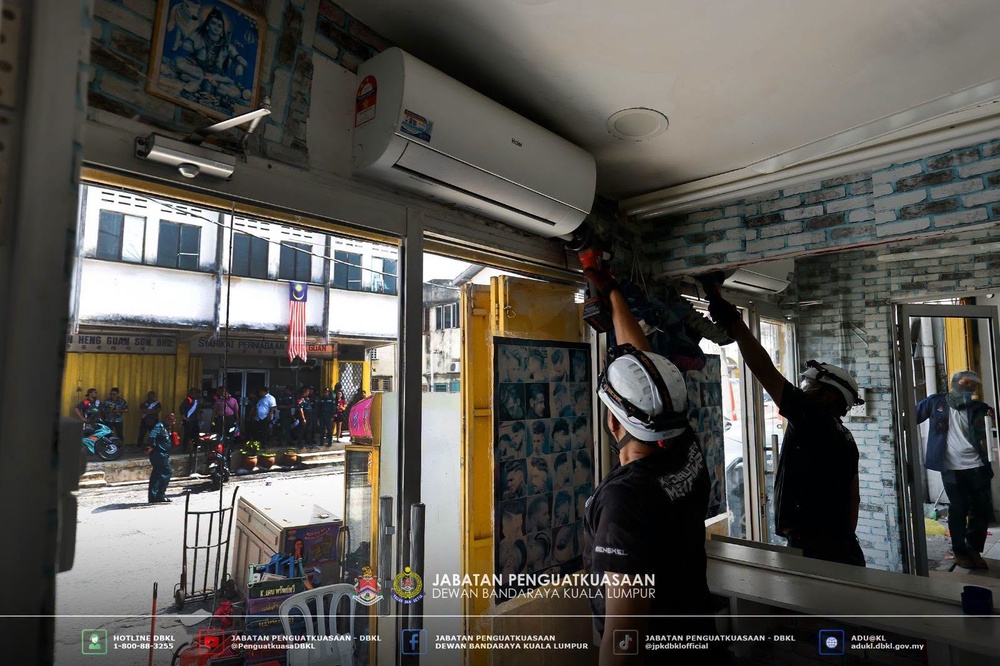 Image from: Degil ingkar notis, dua kedai kendalian warga asing diroboh DBKL