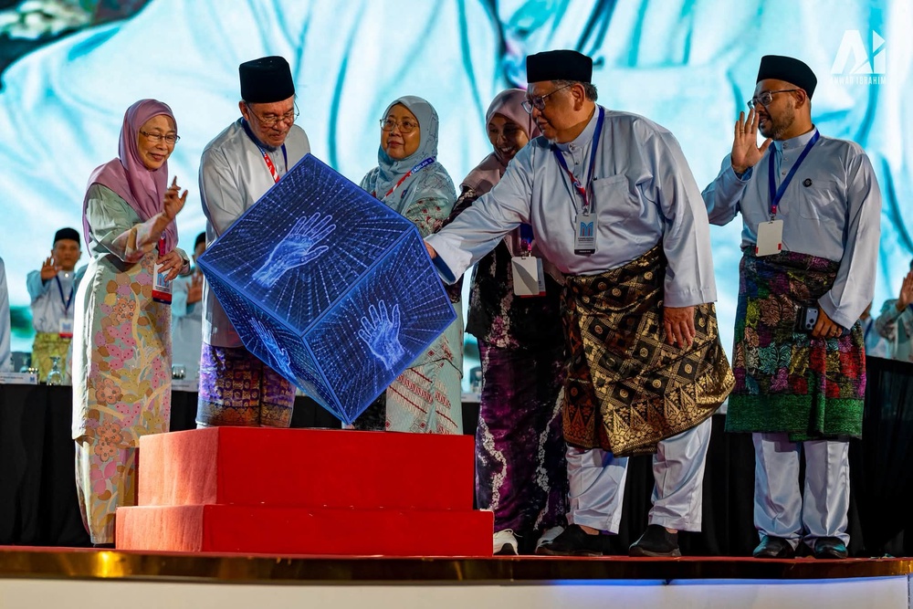 Image from: Amanah rakyat bukan untuk ‘disakau’ ! Tiada siapa akan dilindungi – PM Anwar
