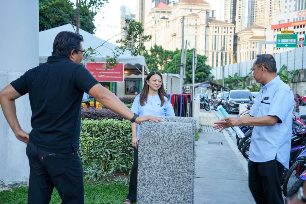 Image from: Nak rakyat berjalan kaki? Pastikan selamat! Hannah Yeoh turun audit laluan pejalan kaki Kampong Bharu