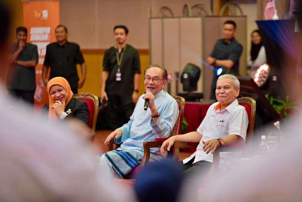 Image from: Anwar minta perhatian Prabowo, masalah babit pelaburan FELDA di Indonesia