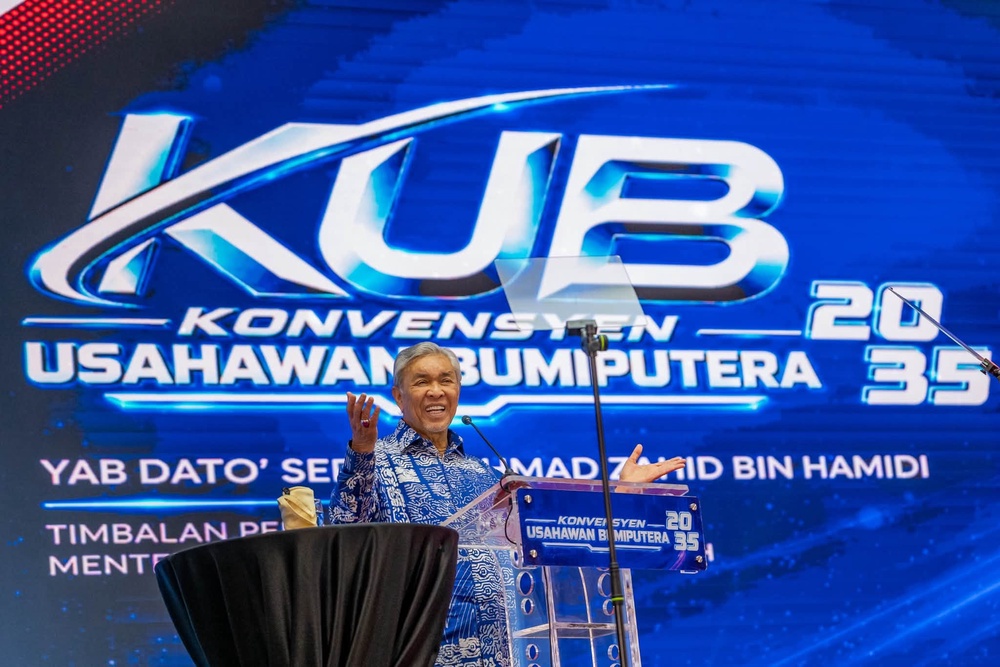 Image from: Cukuplah! Ketepikanlah hijau atau biru, kita bersama dalam satu wadah demi kepentingan rakyat – Zahid Hamidi