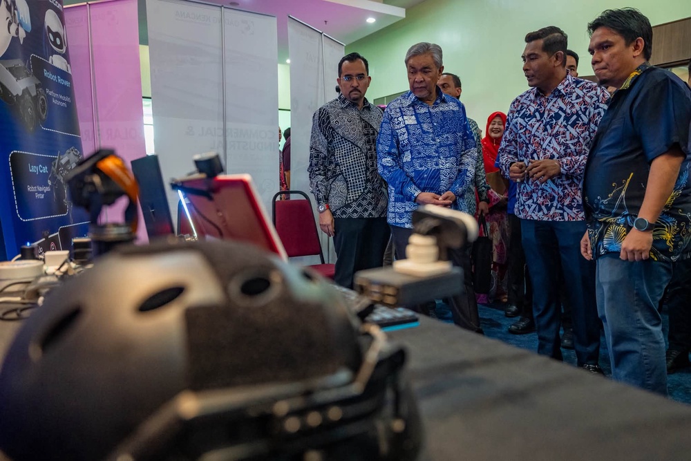 Image from: Cukuplah! Ketepikanlah hijau atau biru, kita bersama dalam satu wadah demi kepentingan rakyat – Zahid Hamidi