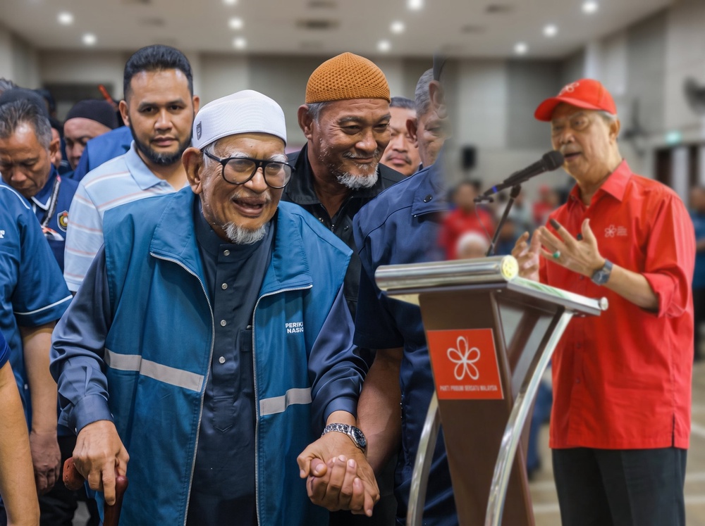 Image from: Bercanggah perlembagaan parti! Hadi Awang tiada kuasa veto, BERSATU masih anggota sah PN – Azmin Ali