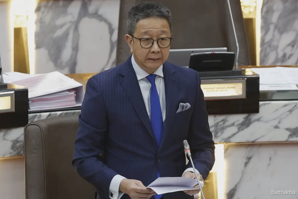 Image from: Tutup kilang sebab isu bendera? Kerajaan jangan lebih zalim daripada harimau -Teng Chang Khim