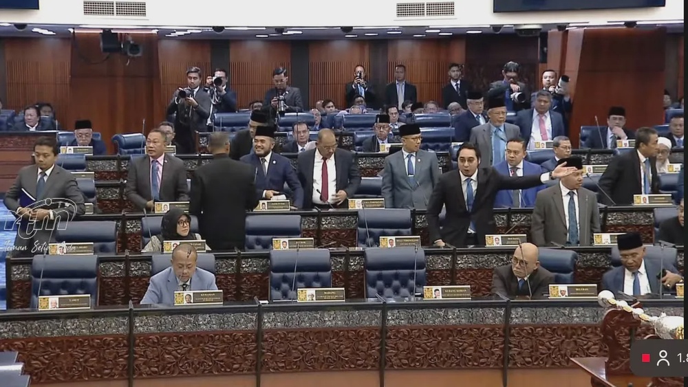 Image from: Ahli Parlimen boikot sidang penting? Penganalisis saran elaun dipotong!