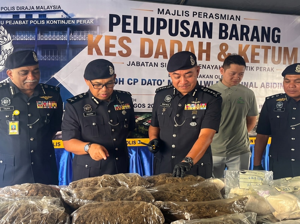 Image from: Dadah bernilai RM18,000 ditemui dalam lokap, tiga individu direman termasuk anggota polis