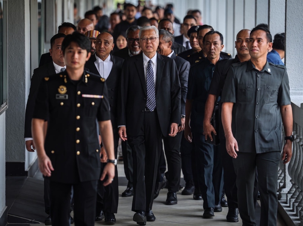 Image from: Ismail Sabri tinggalkan mahkamah, anak bayar ikat jamin RM300,000!