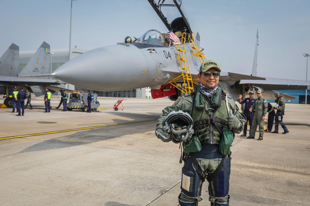 Image from: Luar biasa! KSU Pertahanan rasai kehebatan Su-30MKM, kekal aset penting pertahanan udara negara
