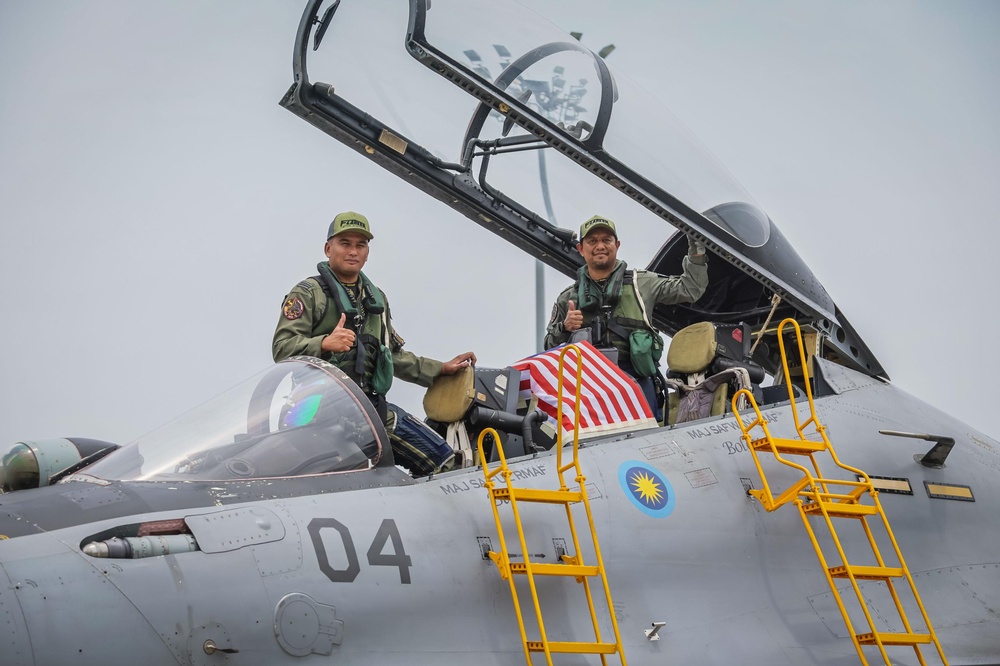 Image from: Luar biasa! KSU Pertahanan rasai kehebatan Su-30MKM, kekal aset penting pertahanan udara negara