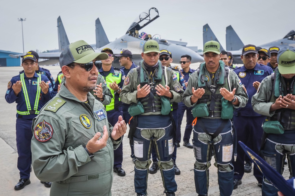 Image from: Luar biasa! KSU Pertahanan rasai kehebatan Su-30MKM, kekal aset penting pertahanan udara negara