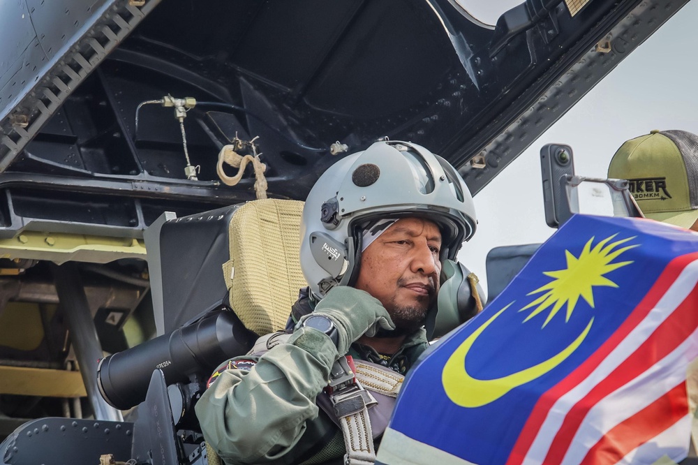 Image from: Luar biasa! KSU Pertahanan rasai kehebatan Su-30MKM, kekal aset penting pertahanan udara negara