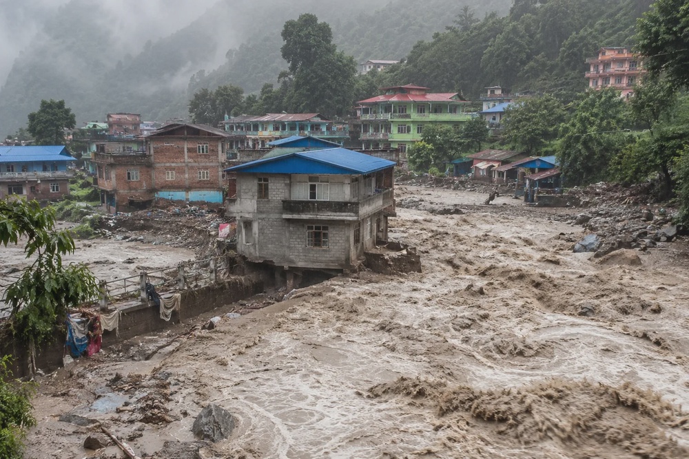 Image from: Banjir Nepal: Agong gesa tindakan wajar bantu rakyat Malaysia terjejas! Titip doa keselamatan mangsa