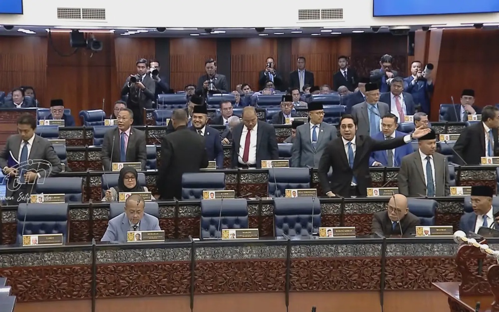 Image from: Tindakan bijak & tepat! Fahmi puji BERSATU bahas RCI TH -“Berbeza dengan sikap parti pembangkang lain”