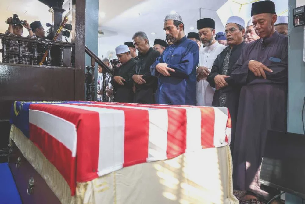 Image from: Mukhriz mohon orang ramai maafkan Tun Dr Hasmah, hubungi keluarga perihal hutang piutang arwah