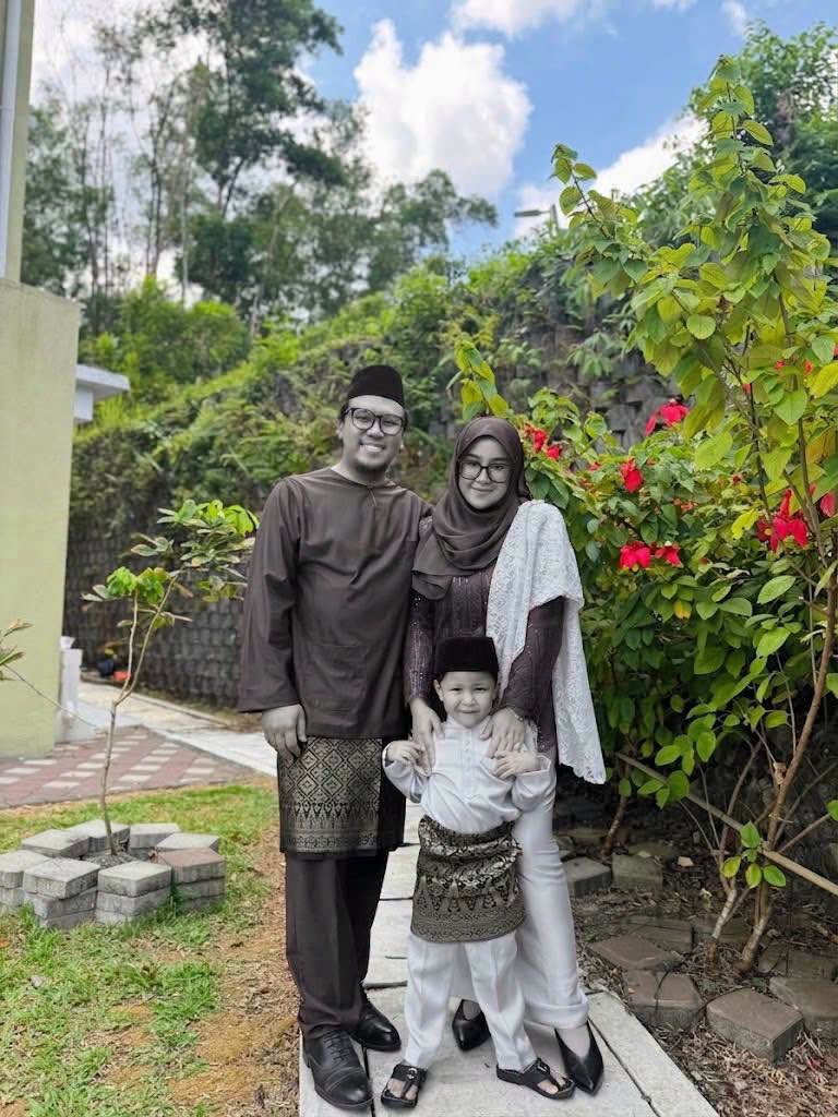 Image from: Nahas LPT1: “Armaan happy lah mummy hari ni” – Gambar sekeluarga sambut Merdeka undang sebak