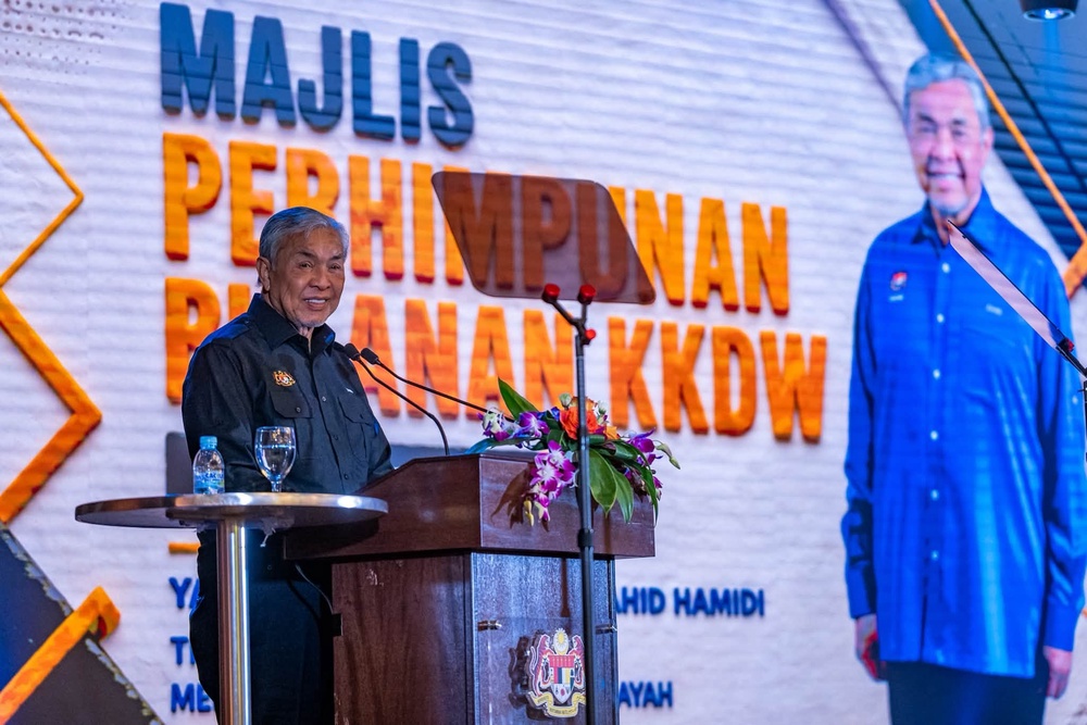 Image from: Jangan takut keluar zon selesa! Belia desa perlu berani cabar potensi diri – Ahmad Zahid
